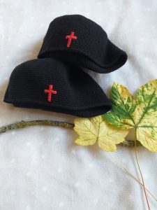 Fesuri călugărești croșetate cu cruce